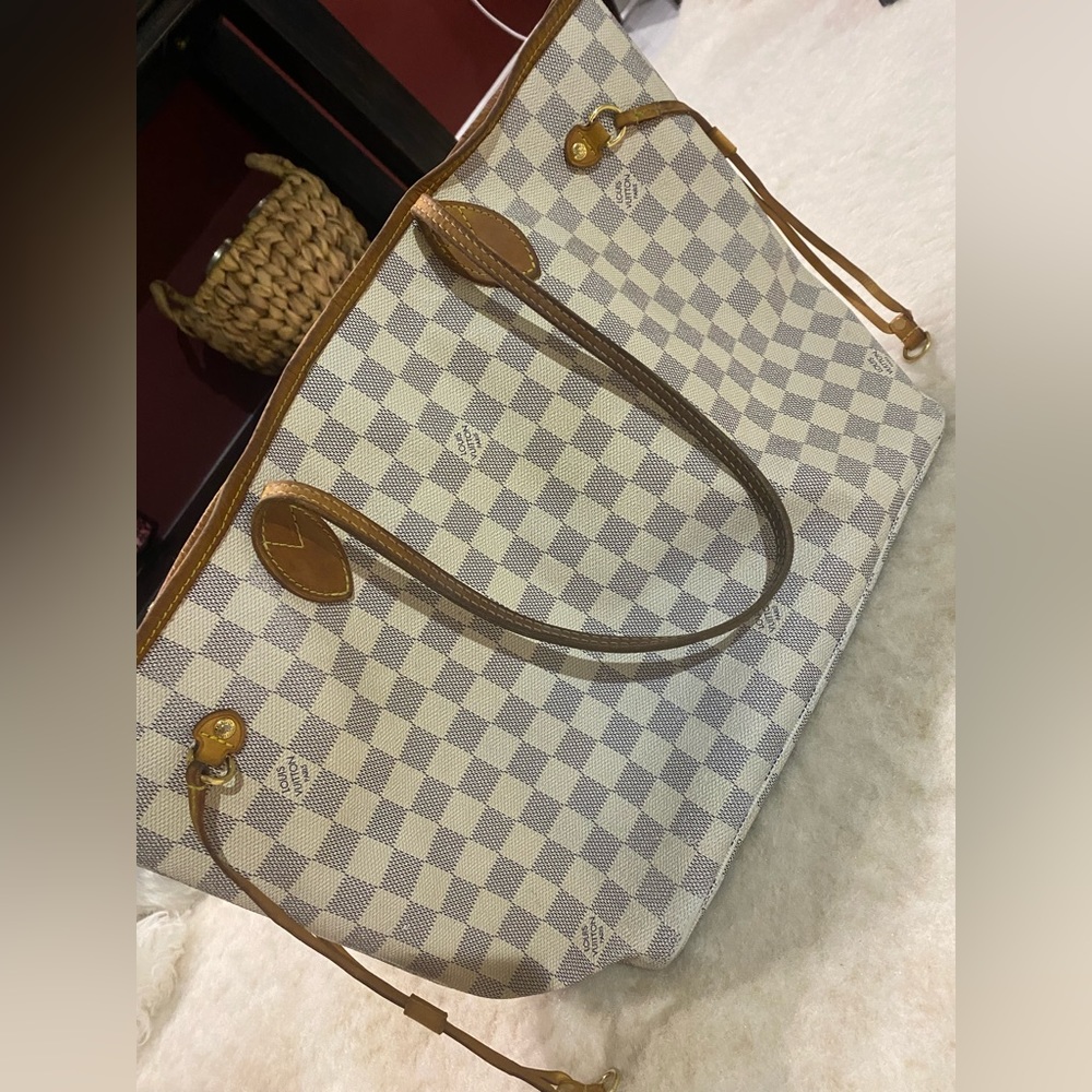 100% authentic Louis Vuitton Neverfull